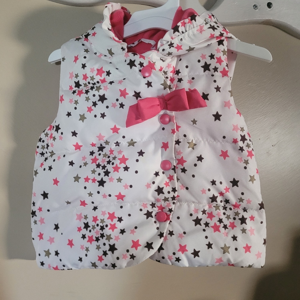 Gymboree white with stars 12 to 24 months  Puffer Vest only worn once